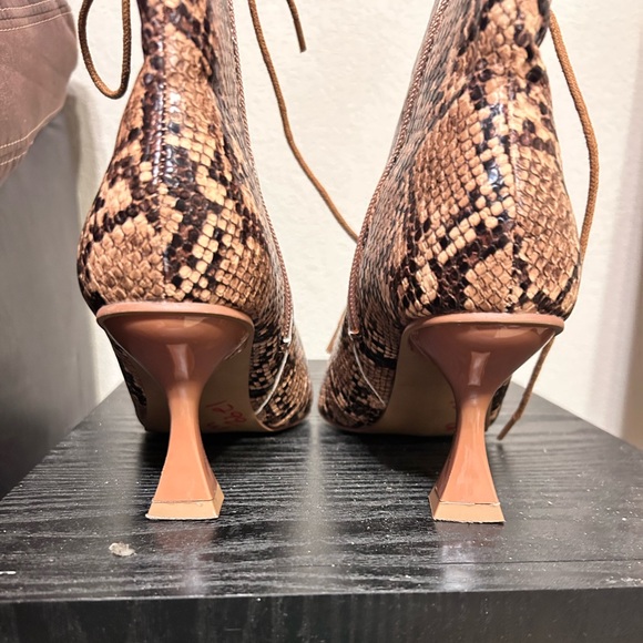 ASOS Design Tan / Brown Snake Animal Print Lace Up Kitten Heel Ankle Boots - Picture 9 of 9